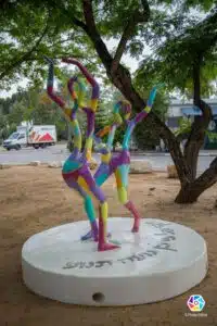 רקדניות, סדרת 'מר-קו', אנדרטה לזכרה של נעה - נווה ירק