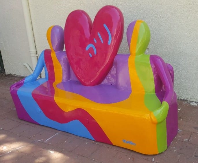 ספסל חברים לזכרה של נויה